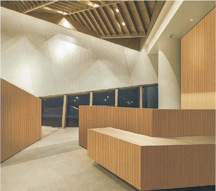 Kako samoljepljiva PVC folija može revitalizirati vaš izlog?